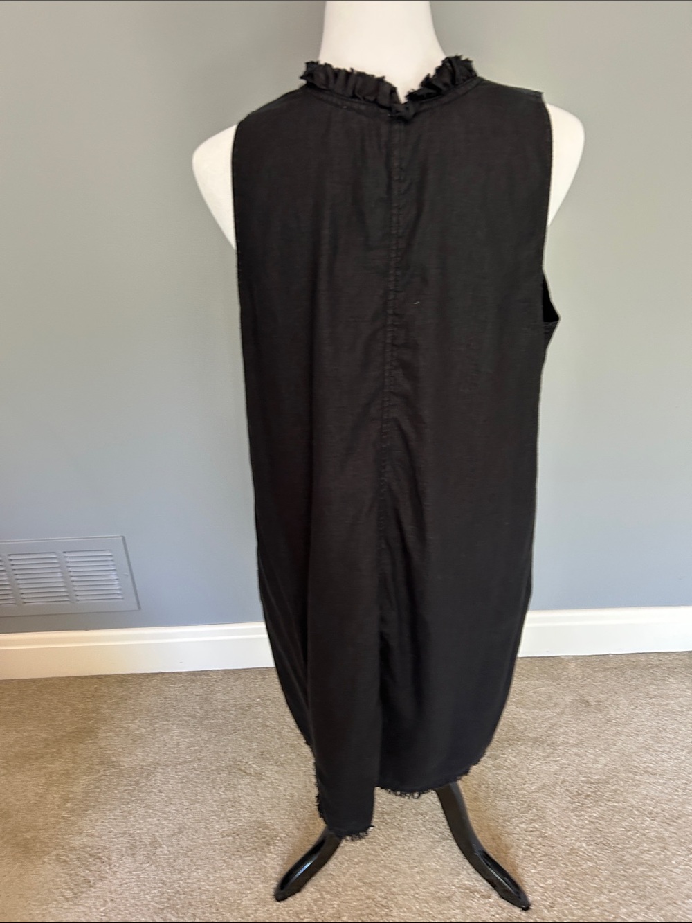 Tommy Bahama Two Palms ruffle V-neck linen dress in black - Picture 3 of 4